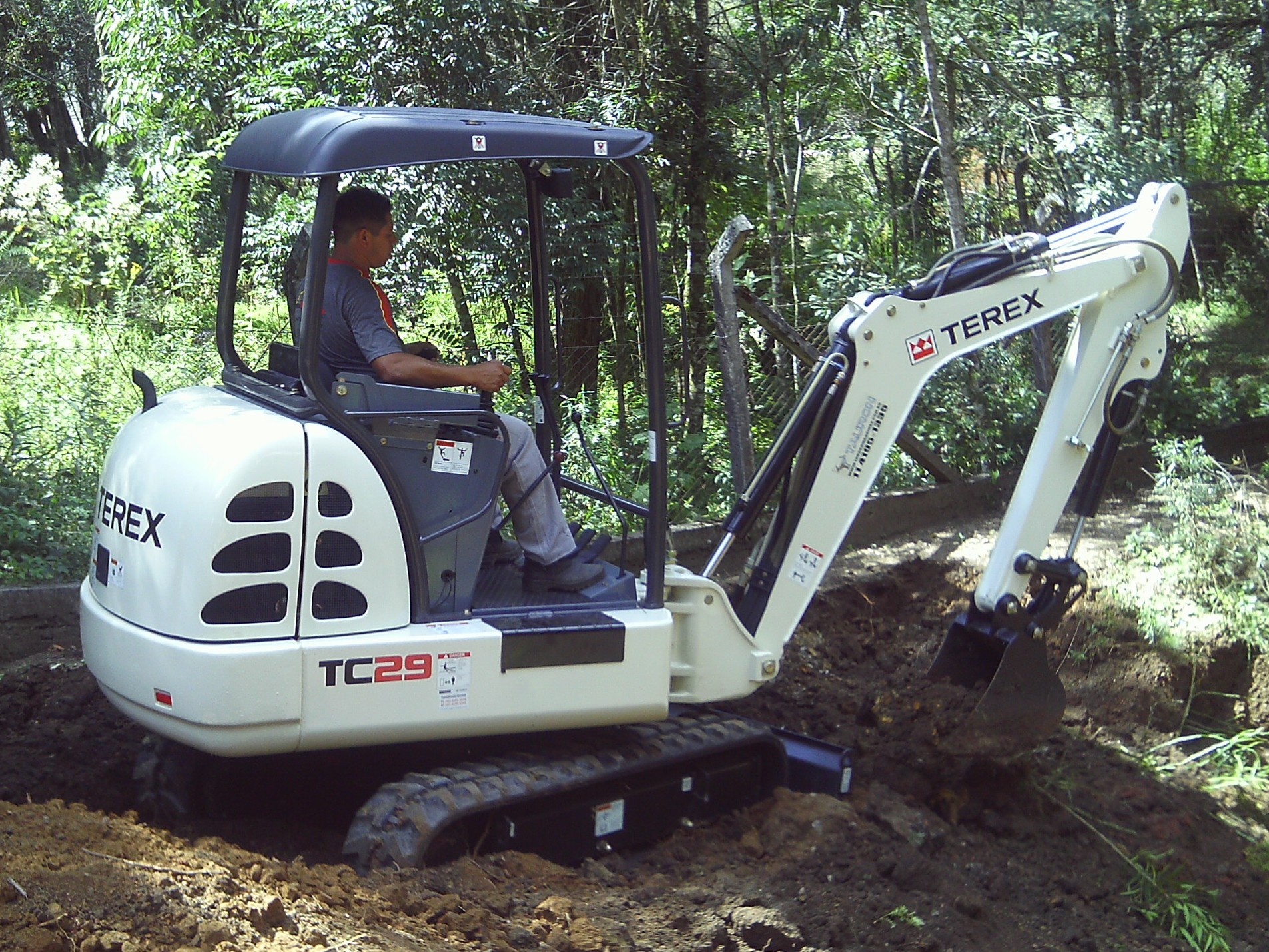 Miniescavadeira- 3 Ton (2)
